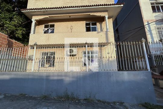 Fachada de apartamento à venda com 2 quartos, 90m² em Vila Valqueire, Rio de Janeiro