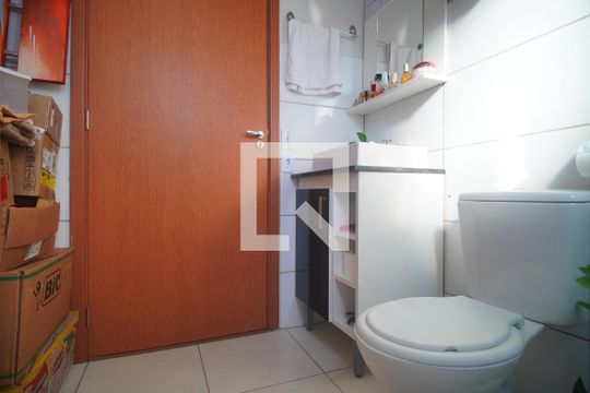 Banheiro de apartamento à venda com 2 quartos, 56m² em Canudos, Novo Hamburgo