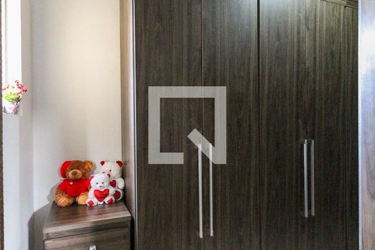 Closet da Suíte 2 de casa para alugar com 4 quartos, 245m² em São Miguel, São Paulo