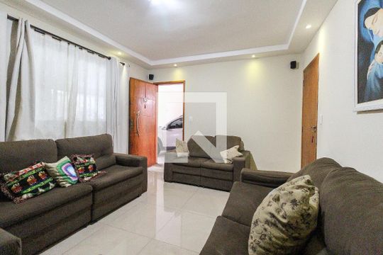 Sala de casa para alugar com 4 quartos, 245m² em São Miguel, São Paulo