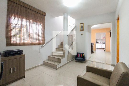 Sala de casa para alugar com 4 quartos, 245m² em São Miguel, São Paulo