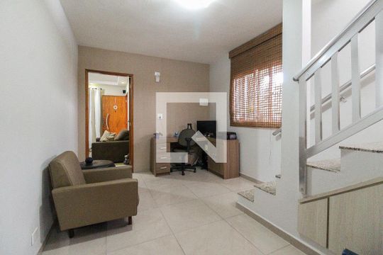 Sala de casa para alugar com 4 quartos, 245m² em São Miguel, São Paulo