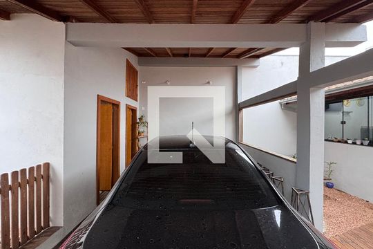 Garagem de casa à venda com 3 quartos, 150m² em Santos Dumont, São Leopoldo