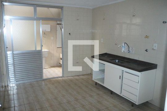 Cozinha de apartamento para alugar com 2 quartos, 74m² em Osvaldo Cruz, São Caetano do Sul