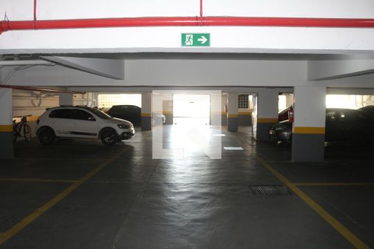 Garagem de apartamento para alugar com 2 quartos, 74m² em Osvaldo Cruz, São Caetano do Sul