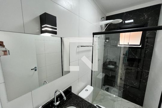 Banheiro de apartamento para alugar com 1 quarto, 30m² em Parque Peruche, São Paulo