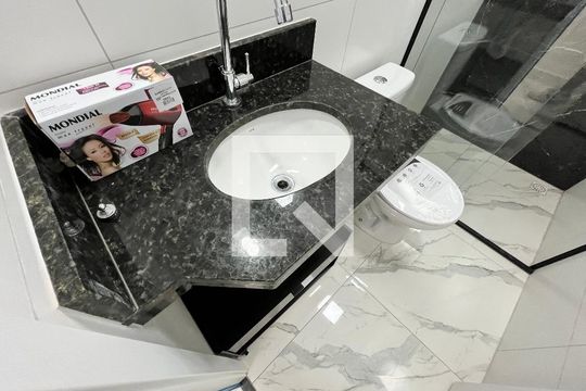 Banheiro de apartamento para alugar com 1 quarto, 30m² em Parque Peruche, São Paulo