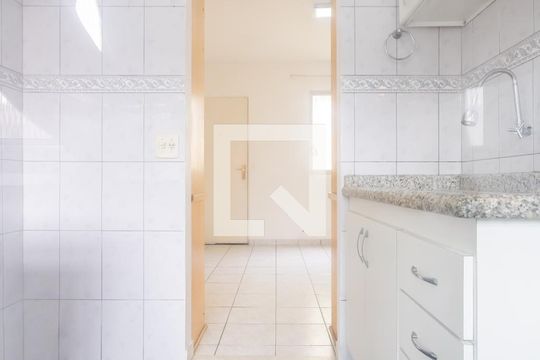 Cozinha e Área de Serviço de apartamento para alugar com 2 quartos, 55m² em Vl Ayrosa, Osasco