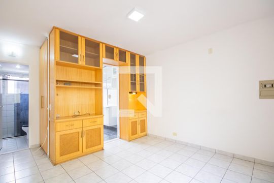 Sala de apartamento para alugar com 2 quartos, 55m² em Vl Ayrosa, Osasco