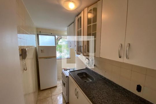 Cozinha de apartamento para alugar com 2 quartos, 50m² em Pechincha, Rio de Janeiro