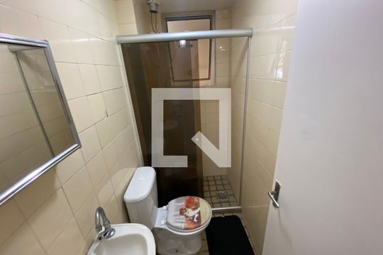 Banheiro de apartamento para alugar com 2 quartos, 50m² em Pechincha, Rio de Janeiro