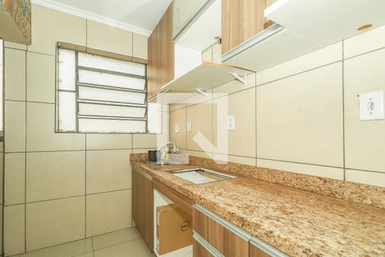 Cozinha de apartamento para alugar com 1 quarto, 39m² em Passo D’areia, Porto Alegre