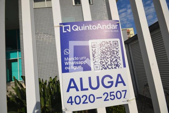 Placa instalada de apartamento à venda com 2 quartos, 114m² em Vila Valqueire, Rio de Janeiro