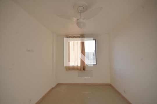 Suíte de apartamento à venda com 2 quartos, 75m² em Vila Valqueire, Rio de Janeiro