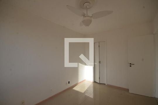 Suíte de apartamento à venda com 2 quartos, 75m² em Vila Valqueire, Rio de Janeiro