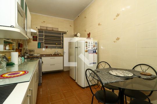 Cozinha de apartamento à venda com 3 quartos, 122m² em Santa Cecília, Porto Alegre