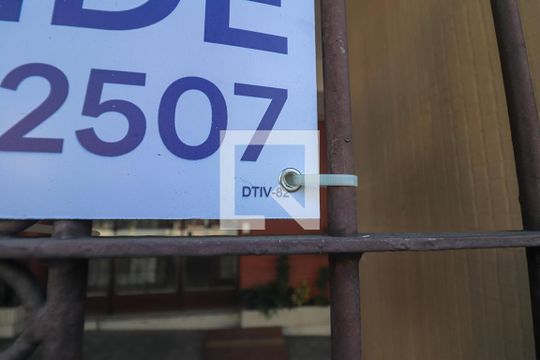 Plaquinha de apartamento à venda com 3 quartos, 112m² em Santa Cecília, Porto Alegre