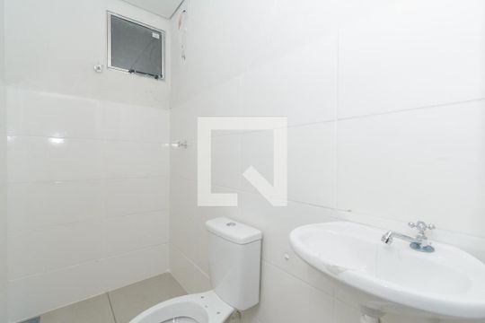 Banheiro de kitnet/studio para alugar com 1 quarto, 45m² em Monte Castelo, Contagem