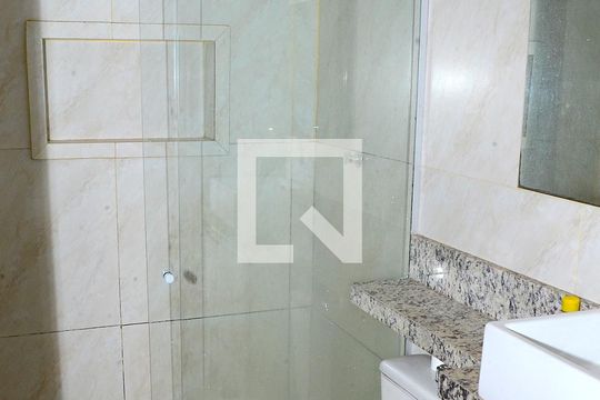 Banheiro de apartamento para alugar com 2 quartos, 45m² em Jardim Vitoria, Belo Horizonte