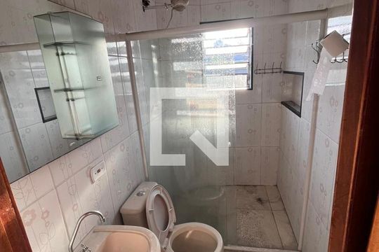 Banheiro de kitnet/studio para alugar com 1 quarto, 19m² em Jardim Nove de Julho, São Paulo