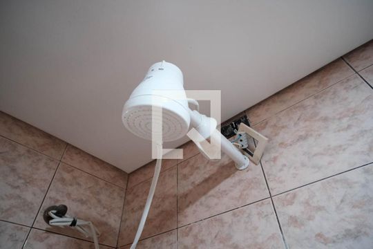 Banheiro da Suíte de casa para alugar com 2 quartos, 100m² em Jardim Nordeste, São Paulo