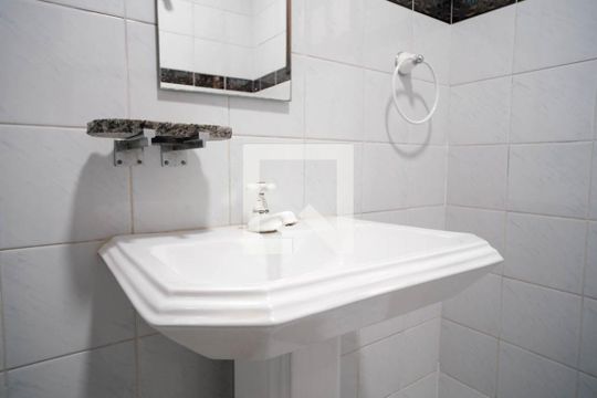 Banheiro de casa para alugar com 2 quartos, 100m² em Jardim Nordeste, São Paulo