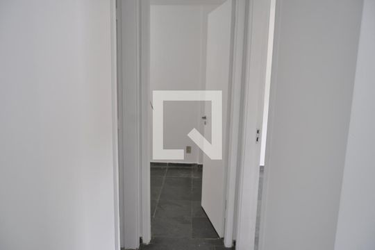 Corredor de apartamento à venda com 2 quartos, 50m² em Engenho de Dentro, Rio de Janeiro