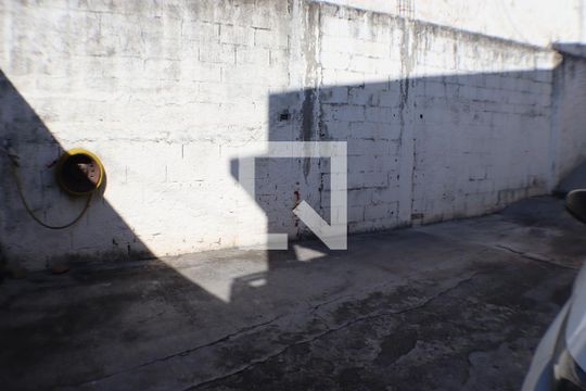Garagem de casa à venda com 2 quartos, 176m² em Jardim Belval, Barueri