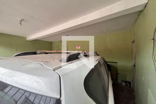 Garagem de casa à venda com 4 quartos, 180m² em Jardim Maracana, São Paulo