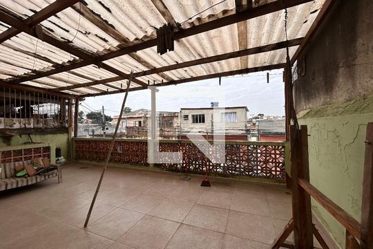 Quintal de casa à venda com 4 quartos, 180m² em Jardim Maracana, São Paulo