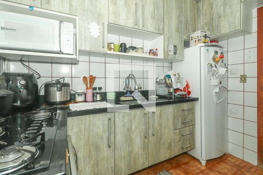 Cozinha de apartamento à venda com 2 quartos, 55m² em Humaitá, Porto Alegre