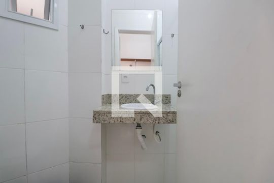 Banheiro Social de apartamento para alugar com 1 quarto, 20m² em Jardim Virginia, Guarujá