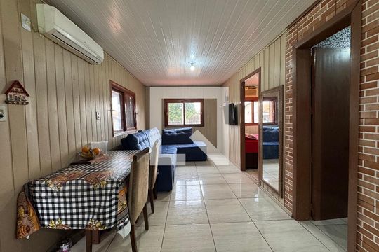 Sala de casa à venda com 2 quartos, 80m² em Santos Dumont, São Leopoldo