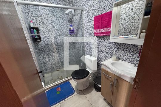 Banheiro de casa à venda com 2 quartos, 80m² em Santos Dumont, São Leopoldo