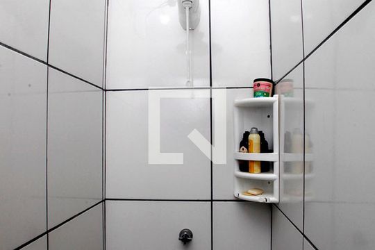 Banheiro de apartamento à venda com 1 quarto, 31m² em Centro Histórico, Porto Alegre