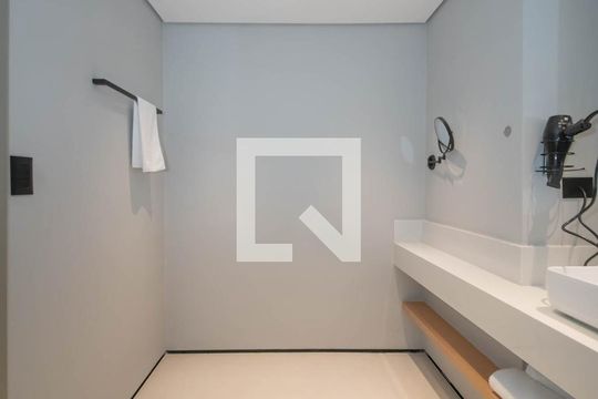 Banheiro de apartamento à venda com 1 quarto, 60m² em Itaim Bibi, São Paulo