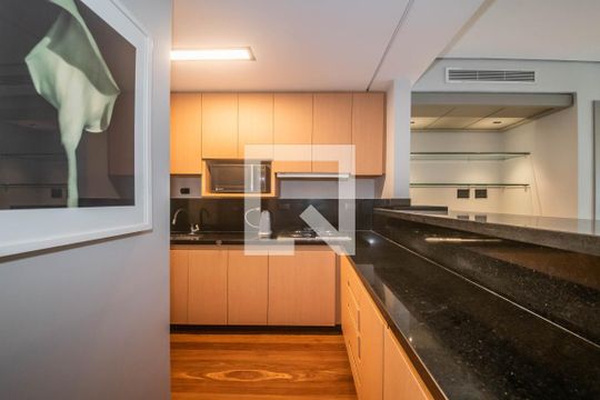 Cozinha de apartamento à venda com 1 quarto, 60m² em Itaim Bibi, São Paulo