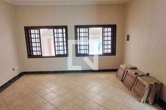 Sala de casa para alugar com 2 quartos, 212m² em Jardim do Mar, São Bernardo do Campo