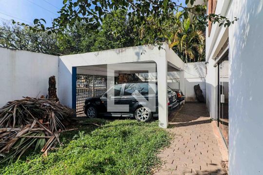 Garagem de casa para alugar com 3 quartos, 400m² em Vila Pirajussara, São Paulo
