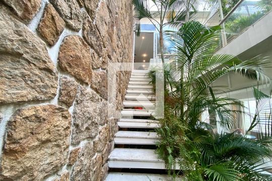 Escada sala de apartamento à venda com 6 quartos, 647m² em Copacabana, Rio de Janeiro