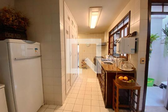 Cozinha de apartamento à venda com 6 quartos, 647m² em Copacabana, Rio de Janeiro