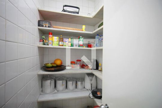 Dispensa de apartamento à venda com 4 quartos, 200m² em Lourdes, Belo Horizonte