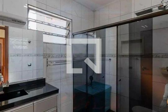 Casa à venda com 3 quartos, 250m² em Vila Gumercindo, São Paulo