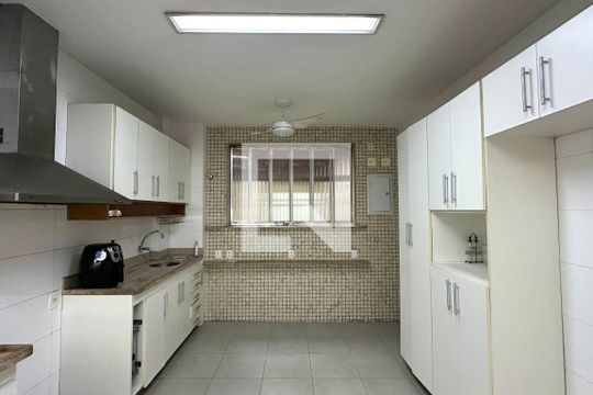 Cozinha de apartamento à venda com 4 quartos, 267m² em Copacabana, Rio de Janeiro