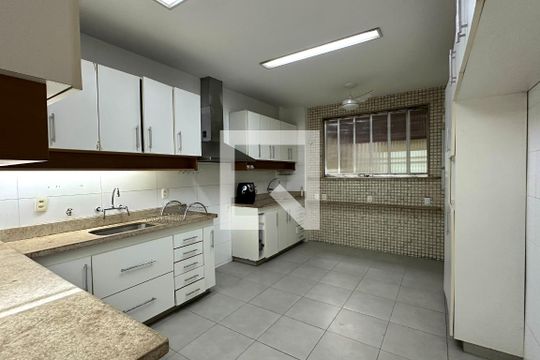Cozinha de apartamento à venda com 4 quartos, 267m² em Copacabana, Rio de Janeiro