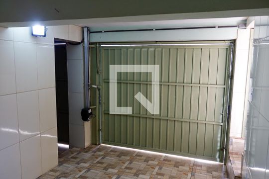 Garagem de casa para alugar com 4 quartos, 350m² em Novo Osasco, Osasco