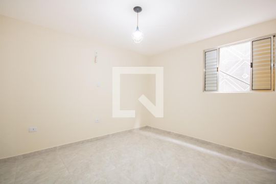 Quarto de casa para alugar com 1 quarto, 80m² em Santo Antônio, Osasco