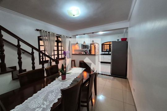 Casa à venda com 3 quartos, 186m² em Jardim Sarah, São Paulo