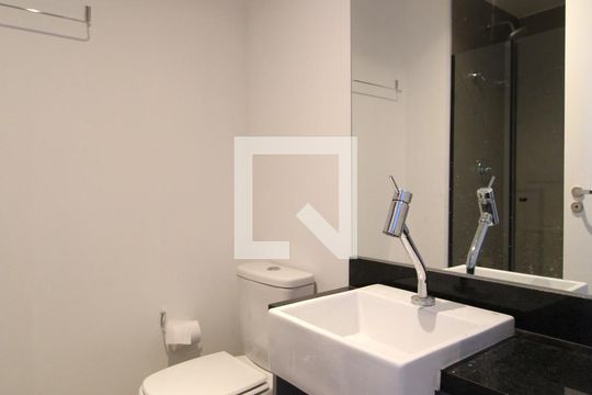 Banheiro Social de kitnet/studio para alugar com 1 quarto, 22m² em Indianópolis, São Paulo