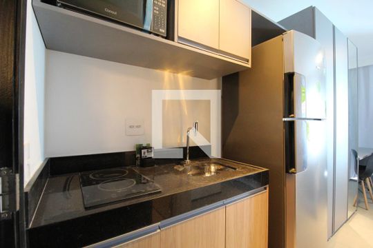 Cozinha de kitnet/studio para alugar com 1 quarto, 22m² em Indianópolis, São Paulo